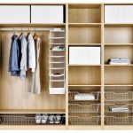 ملء خزانة الملابس