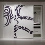 خزانة ملابس مع صورة