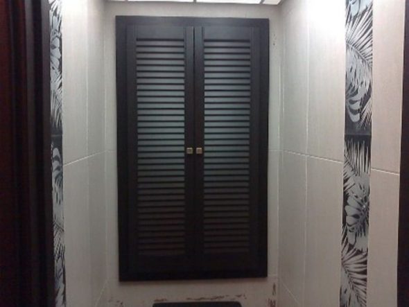 خزانة في المرحاض