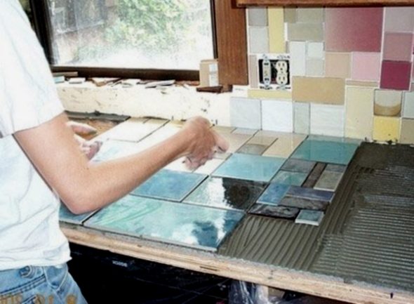 البلاط على كونترتوب