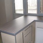 أعلى الجدول الرمادي