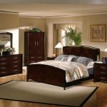 أثاث بني غامق