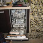 تركيب غسالة صحون على المطبخ.