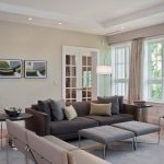 تناسب الأريكة في الداخل