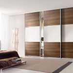 المدمج في خزانة الملابس