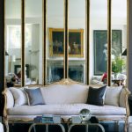 المرايا الكبيرة في الداخل