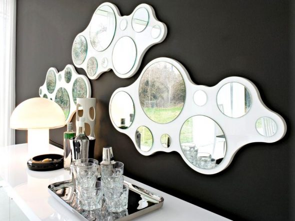 المرايا في الداخل