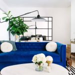 المرايا في داخل القاعة