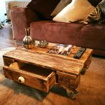 طاولة القهوة على عجلات