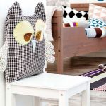 أغطية للكراسي بأيديهم على كراسي الأطفال