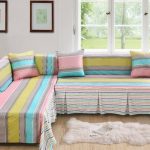 تغطية جميلة على أريكة الزاوية