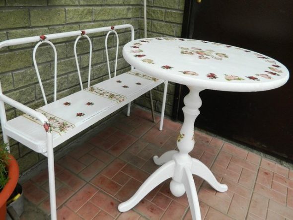 Decoupage مائدة العشاء المستديرة