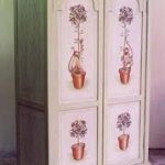 خزانة الملابس decoupage تفعل ذلك بنفسك - وردي جميل