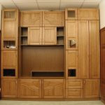 أثاث خشبي في الداخل