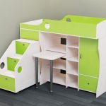 سرير الأطفال علوي