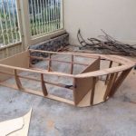 سرير الطفل في شكل قارب