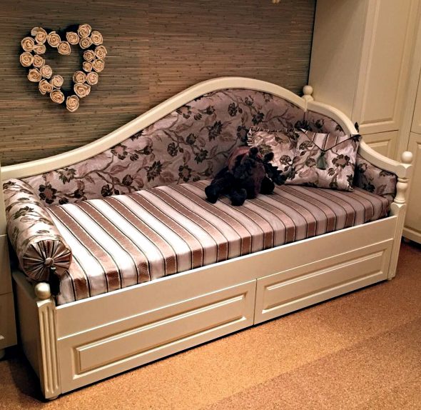 أسرة الأطفال في الداخل