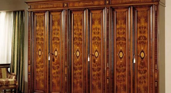 أبواب مطعمة و مطلية