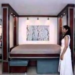 سرير بطابقين للبالغين في غرفة النوم