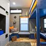 العلية السرير مع منطقة عمل الصورة