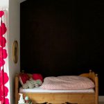 سرير الخشب الصلب