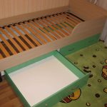 السرير في سن المراهقة تفعل ذلك بنفسك