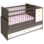 السرير مع وظيفة البندول