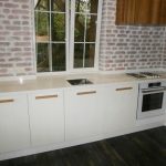 كونترتوب المطبخ مع الدخول إلى عتبة النافذة الكوارتزيت