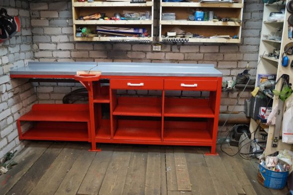 ورشة في المرآب