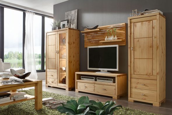 أثاث من الخشب الطبيعي