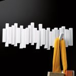 شماعات حائط بيضاء