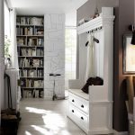 مدخل لخزانة ممر ضيق