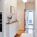 مدخل لممر ضيق الداخلية مشرق