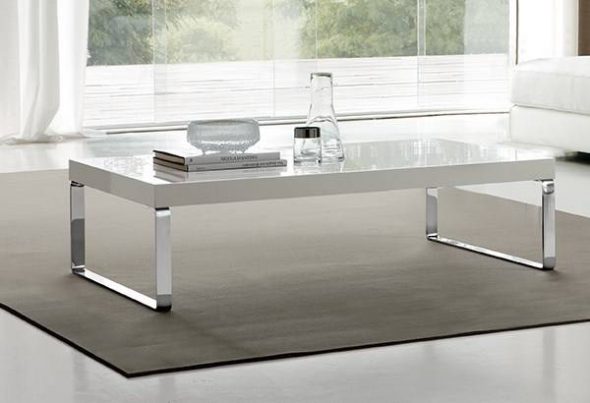 طاولة القهوة بسيطة