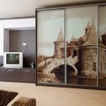 المعيشة ذاتية اللصق