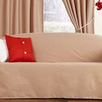 نحن خياطة أنفسهم غطاء على الأريكة