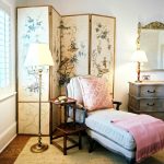 الشاشة في غرفة المعيشة الداخلية