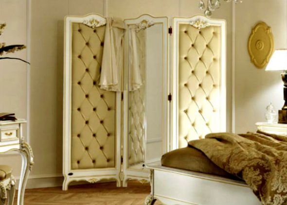 الشاشة في الداخل