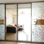 خزانة ملابس انزلاقية مع رسم على مشروع فردي