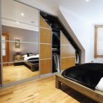 خزانة الملابس في الداخل