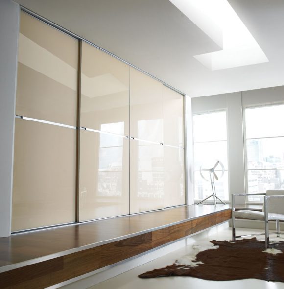 خزانة كبيرة