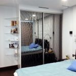 خزانة الملابس في غرفة النوم الداخلية