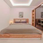 خزانة الملابس في غرفة النوم بنيت