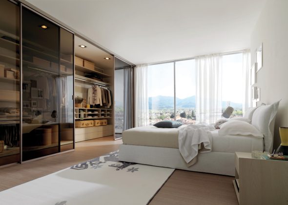 خزانة الحائط الكامل