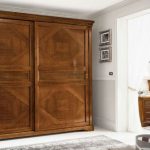 خزانة الملابس المنزلق من الصفيف تبدو محترمة