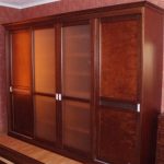 خزائن منزلقة من شجرة طبيعية