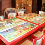 أنماط متناظرة على طاولة الطعام