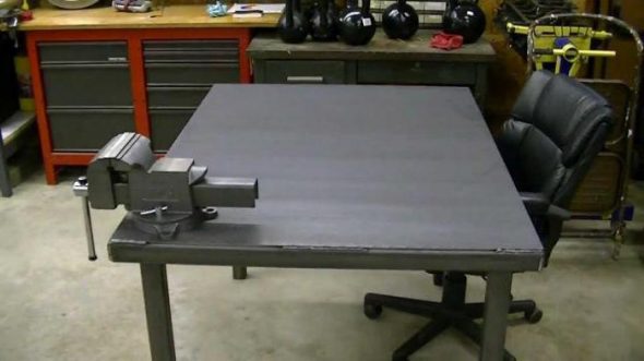 طاولة العمل