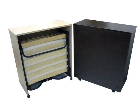 قبل تجميعها السرير