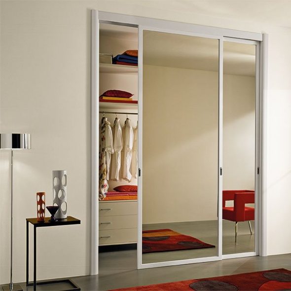 يمكن أن تكون مرايا الواجهة تقليدية